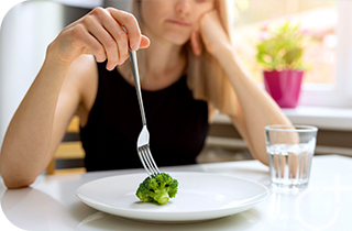 Симптомы РПП: как распознать расстройства пищевого поведения